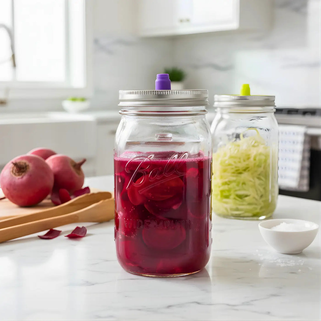 Fermentierte rote Rübe oder Beete im Glas